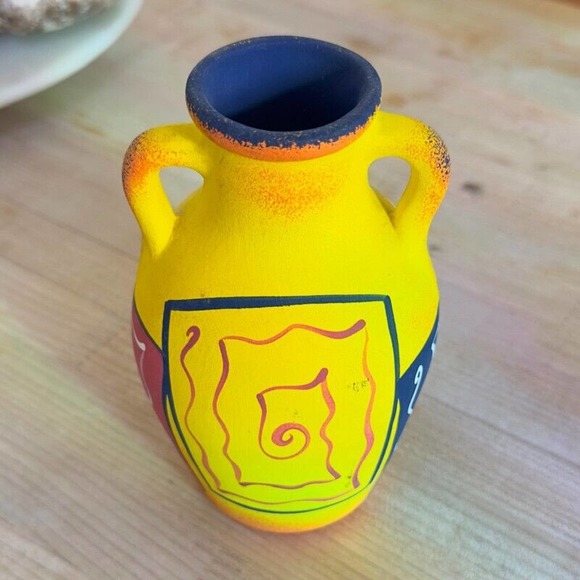 Art. F. Diaz Vase Post Modern 90s Hand Painted Yellow Matte Glaze Signed - Picture 13 of 13